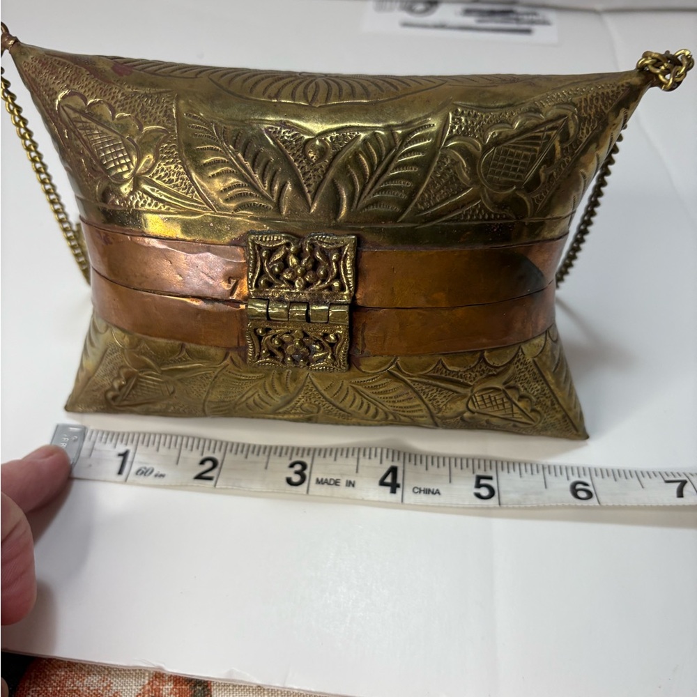 1930’s Hammered Brass Pillow Purse vintage - Picture 13 of 15